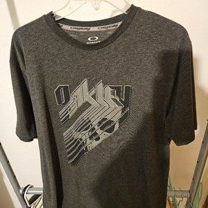 Oakley t-shirt